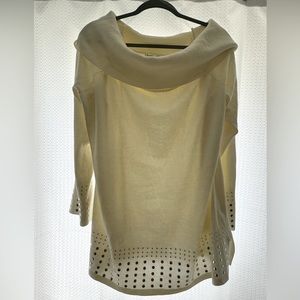 3x Cream Off the shoulder tunic sweater